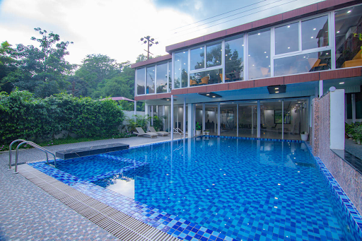 Wildlife Stays by Corbett Treff